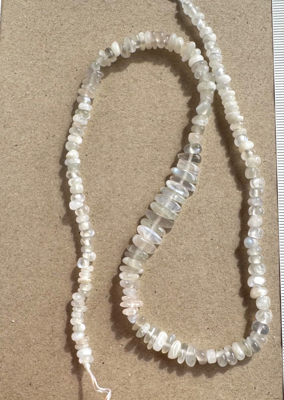 Catenine: exclusiver Mondstein wunderschön,   Strang       mit "Feuer" – Nuovo e nell'imballaggio originale da Leuggern venduto da gemshow 3