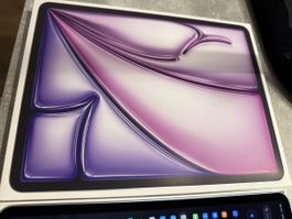 iPad Air 13-inch (M2) / Blau / 95% Akku / WIE NEU