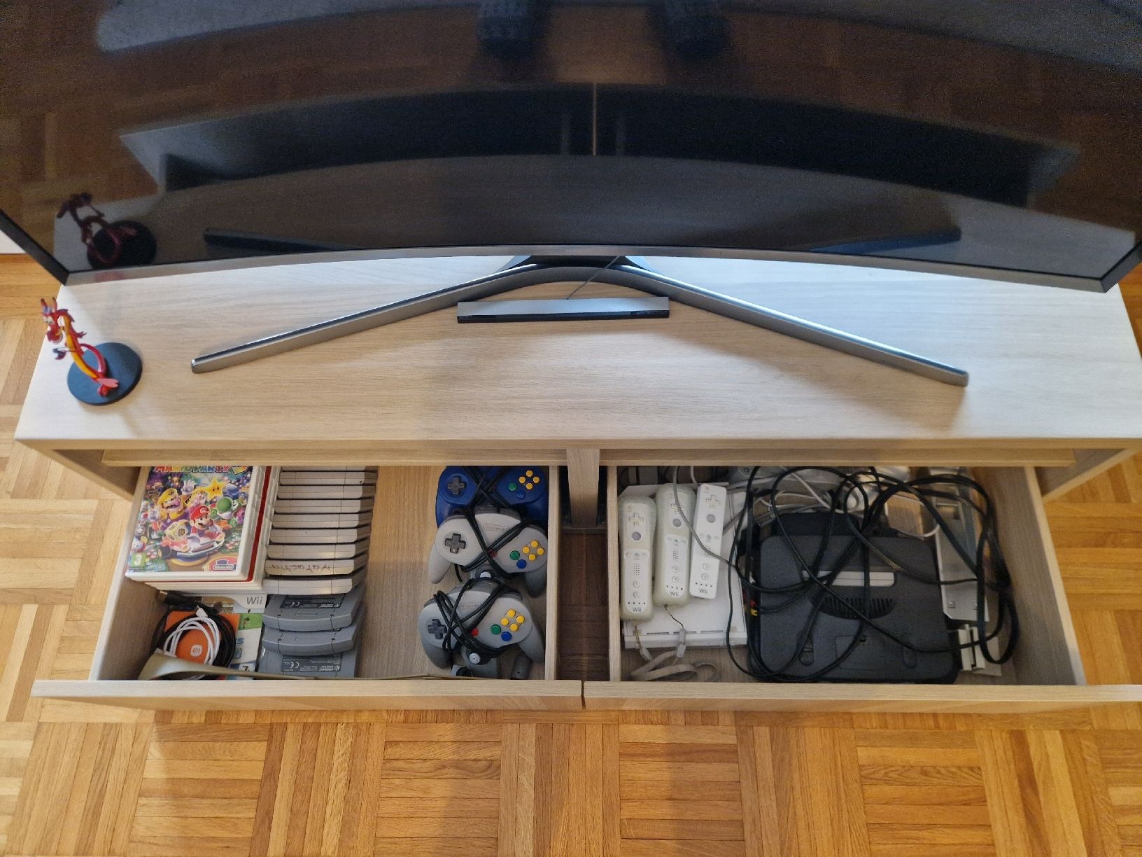 Ikea TV Möbel: Meuble TV – Gebraucht aus Lausanne von mgo_yx25 1