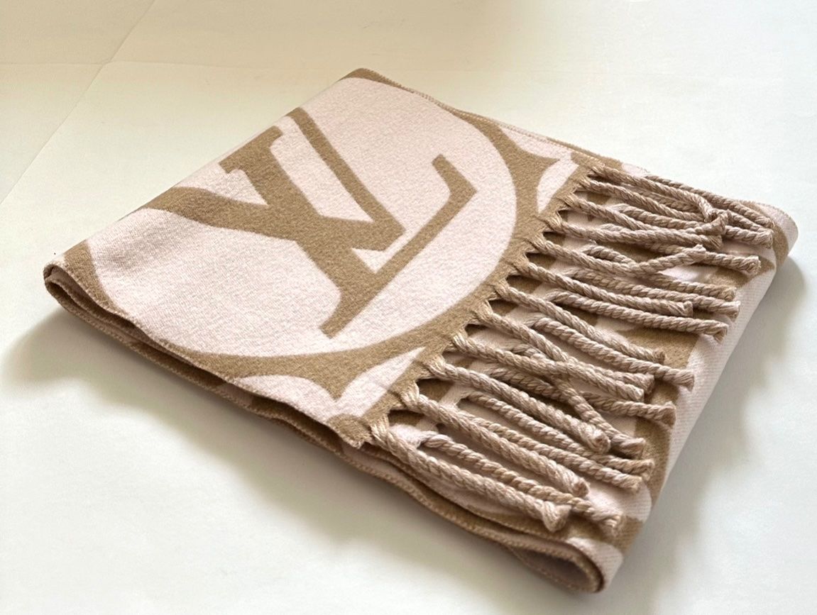 Louis Vuitton Foulard & Sciarpe: Louis Vuitton sciarpa – Nuovo (secondo la descrizione) da Pregassona venduto da Reluxuryspace 2