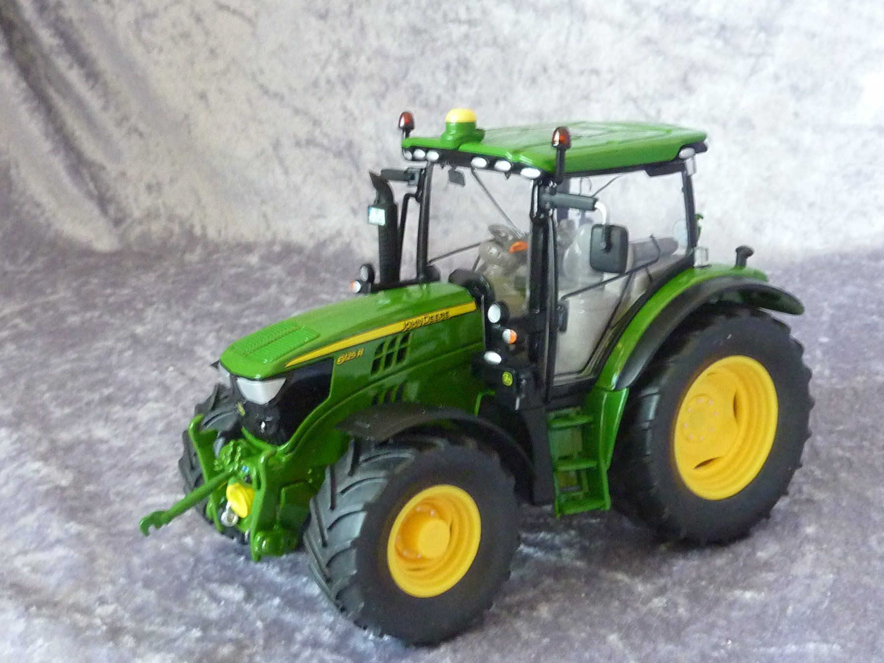 Modellbausätze & Standmodelle: John Deere 6125R  1:32 – Neu (gemäss Beschreibung) aus Dürrenäsch von modellautos4you 1