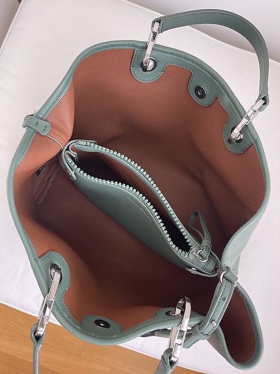 Taschen für Damen: Armani Handtasche – Gebraucht aus Suhr von D6lf6n 3
