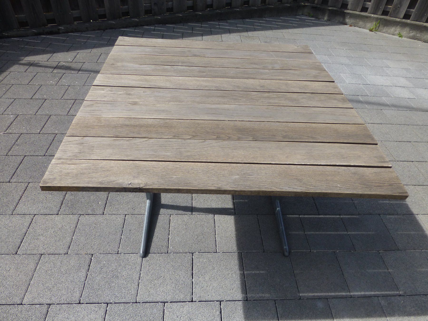 Tavoli: Gartentisch klappbar massiv Eiche – Usato da Hochdorf venduto da lunima 1