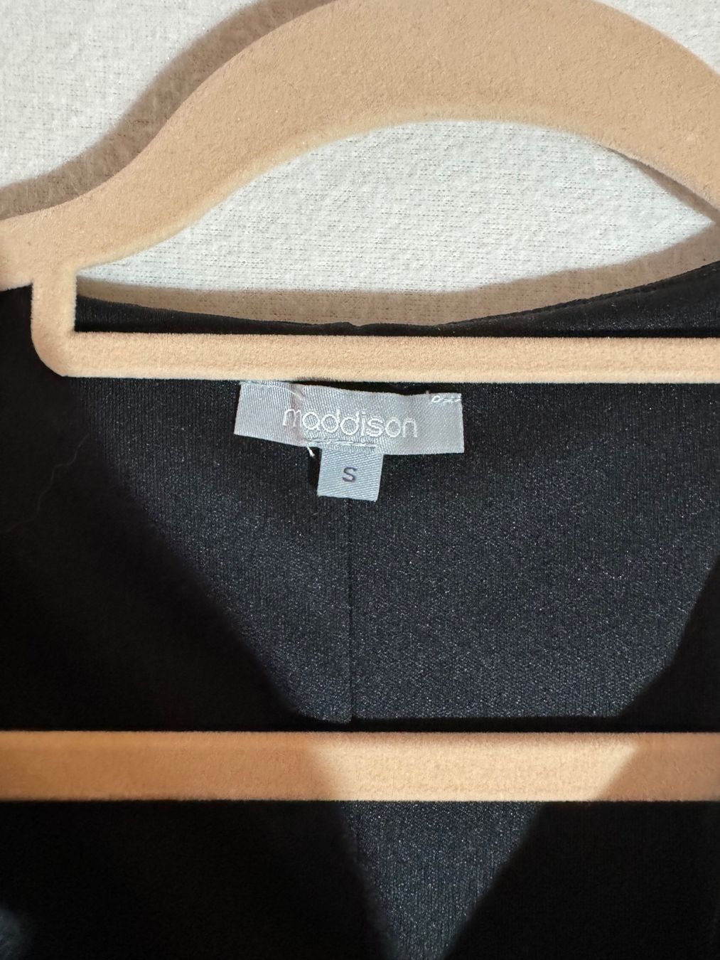 Maddison Vestiti: Schwarzes Kleid von Maddison Gr. S – Usato da Grosswangen venduto da second_hand_dress 1