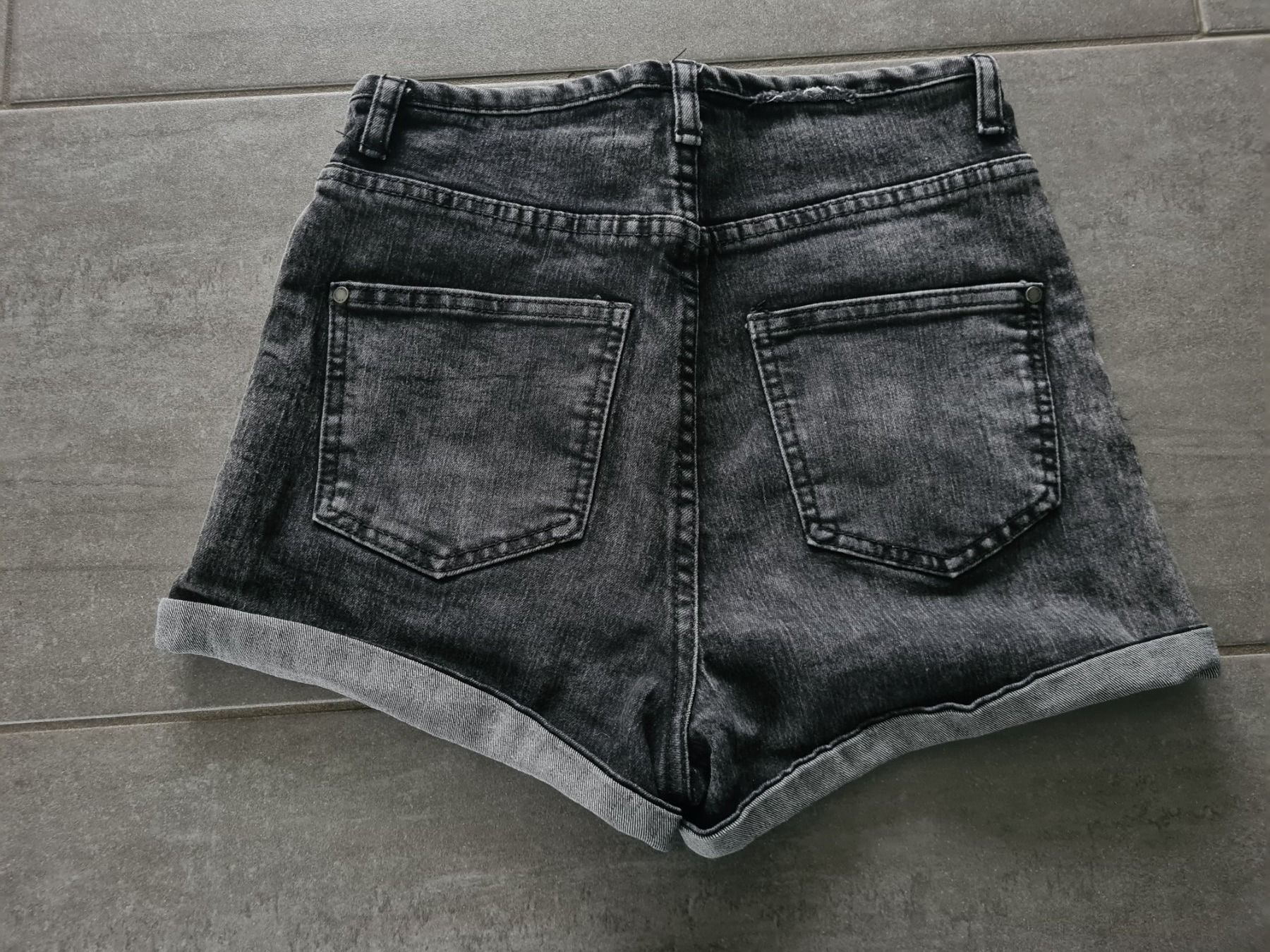 Jeans: NEW YORKER Short jeans schwarz gr.S – Gebraucht aus Mezzovico von maemy 3