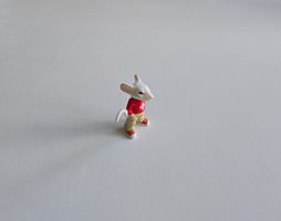Alte Stuart Little Figur mit Schweizer Pulli