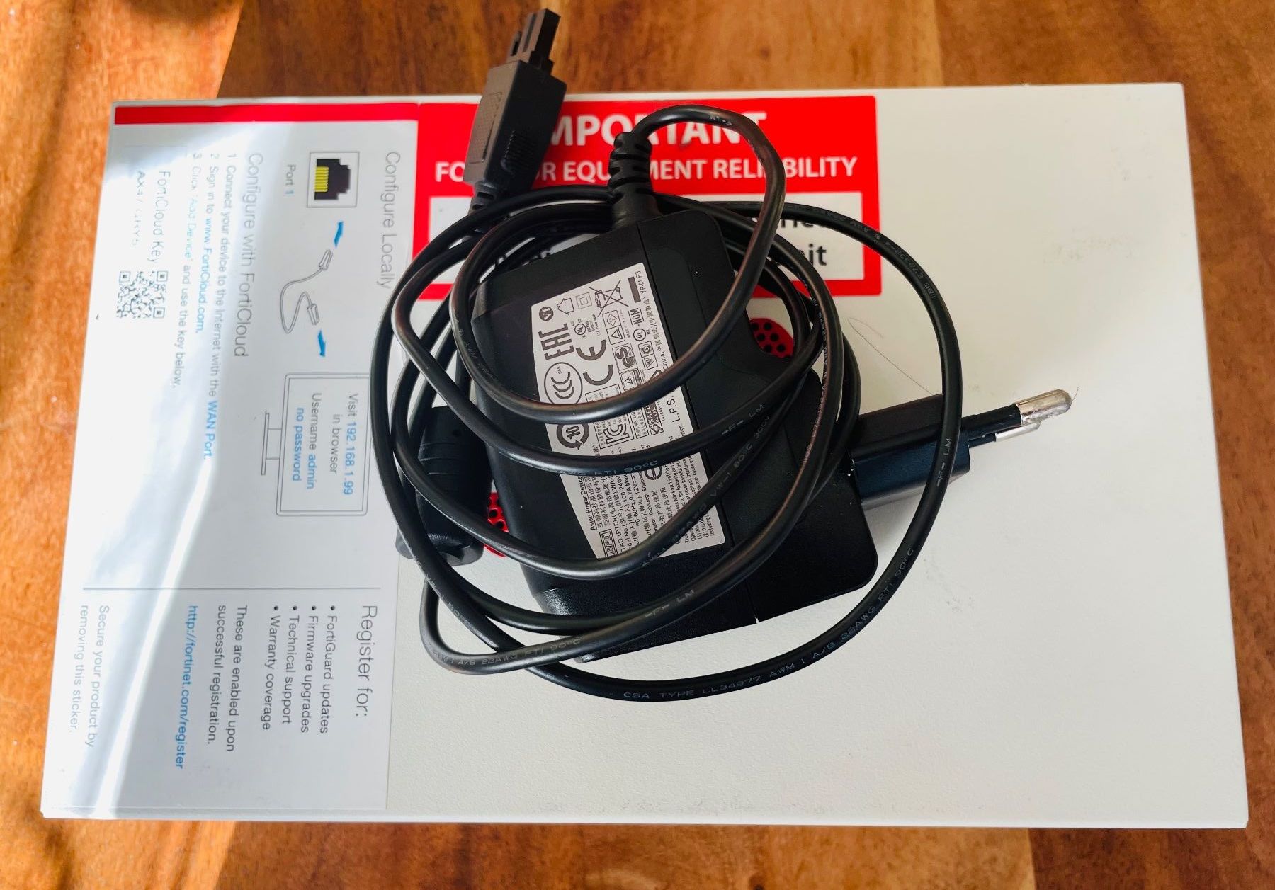 Fortinet Firewall: FortiGate 30E Firewall mit original Netzteil – Usato da Lyss venduto da Katai 1