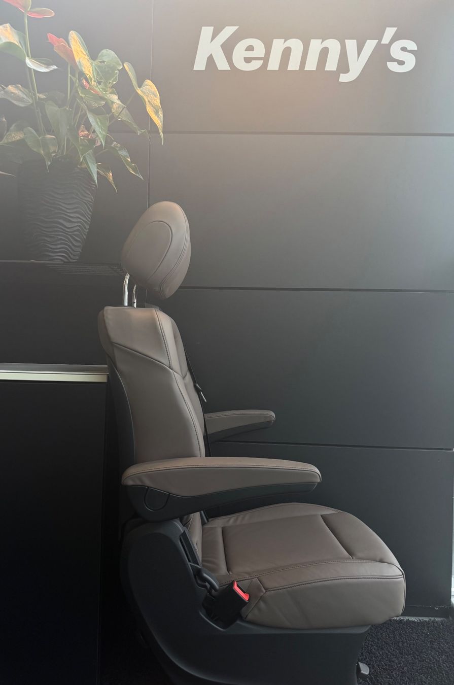 Mercedes-Benz Toutes les pièces auto: V Klasse Sitz ( nur noch einer Verfügbar ) – Neuf (Voir description) à Wettingen par SmartNeuteile 5