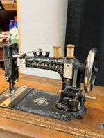 Antike Dürkopp Tret-Nähmaschine mit Original-Untergestell