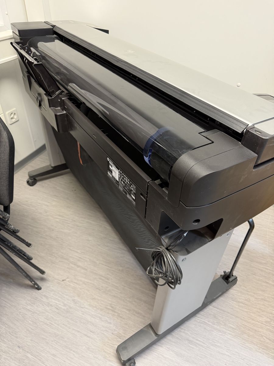 Hewlett Packard Stampanti: HP DesignJet T830 MFP Grossformatdrucker gebraucht – Usato da Oberwil-Lieli venduto da Fcz1991 1