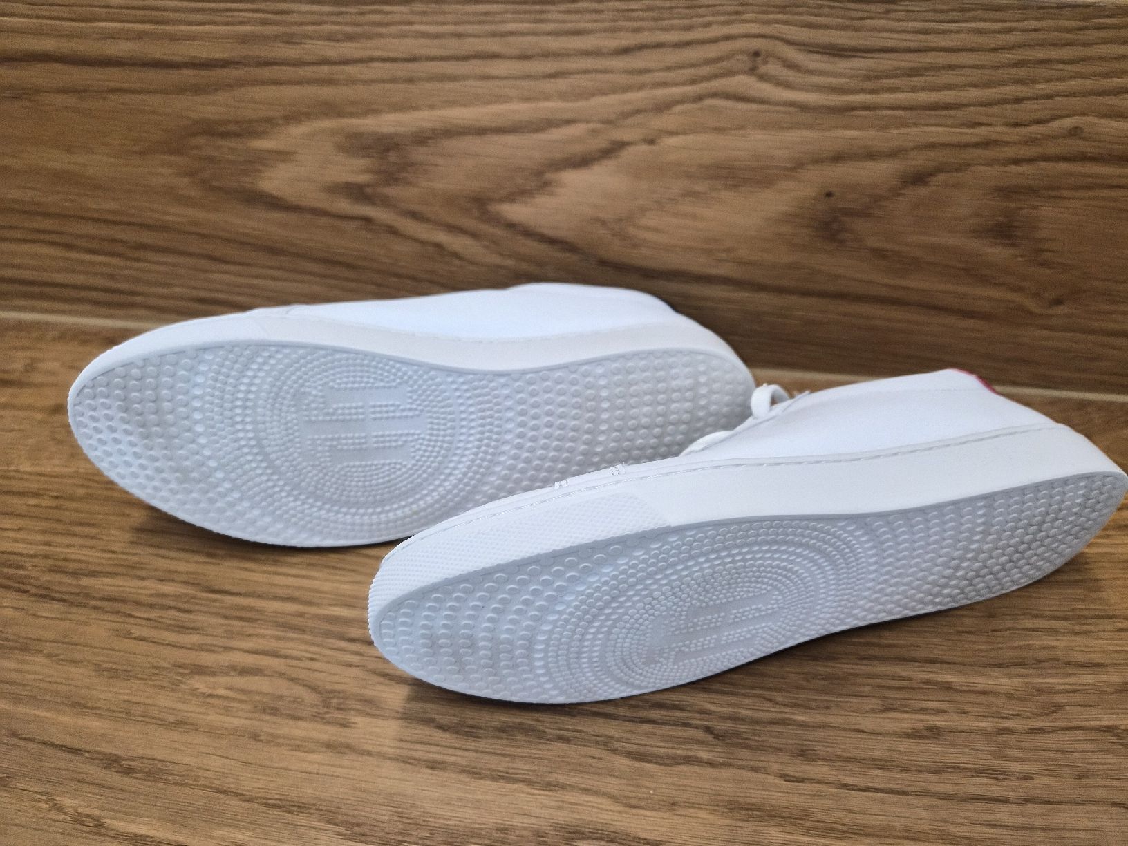 Tommy Hilfiger Scarpe da donna: Tommy Hilfiger Sneaker Weiss Gr. 39 – Usato da Schwarzenberg LU venduto da LadySecondhand 2