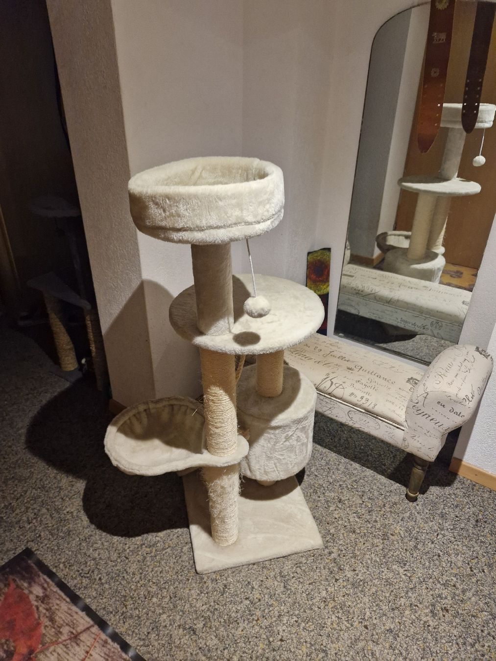 Tiragraffi: Kratzbaum beige gut erhalten – Usato da Menzingen venduto da mat_vx5h
