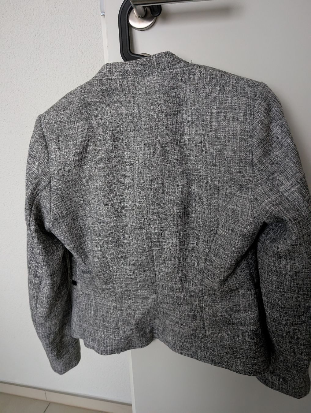 H&M Jacken: Elegantes Bouclé-Jacket von H&M, Grösse 36 – Gebraucht aus Ganterschwil von Nike18 2