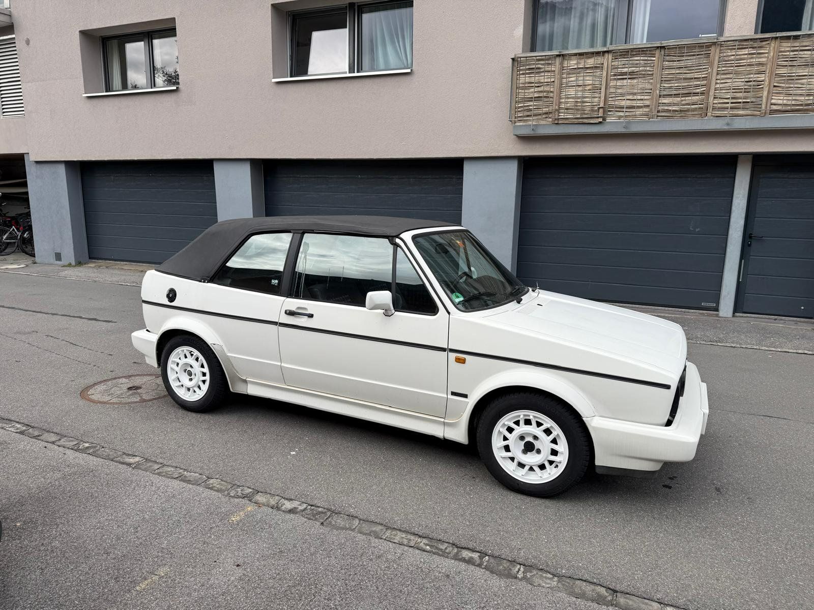 VW Automobili: Golf 1 Cabrio - 1. Hand – Usato da Stans venduto da Kleidermann_Retro 2