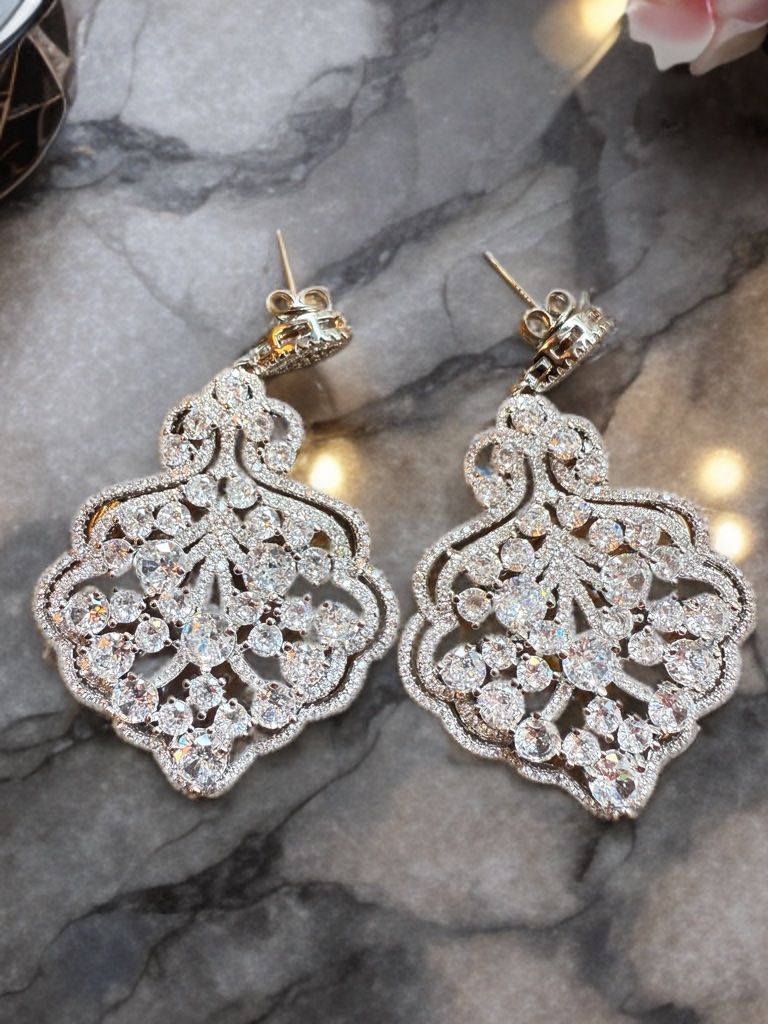 Orecchini pendenti & Orecchini a lobo: Boucles d'oreilles Princesse – Nuovo e nell'imballaggio originale da St-Maurice venduto da Sandrinette123 1