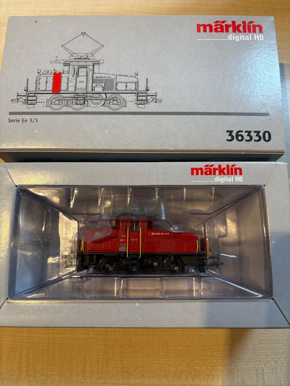 Märklin Modellini di ferrovie: Maerklin 36330 Ee3/3 rouge 16370 – Nuovo e nell'imballaggio originale da Corcelles Payerne venduto da Pierre66 7