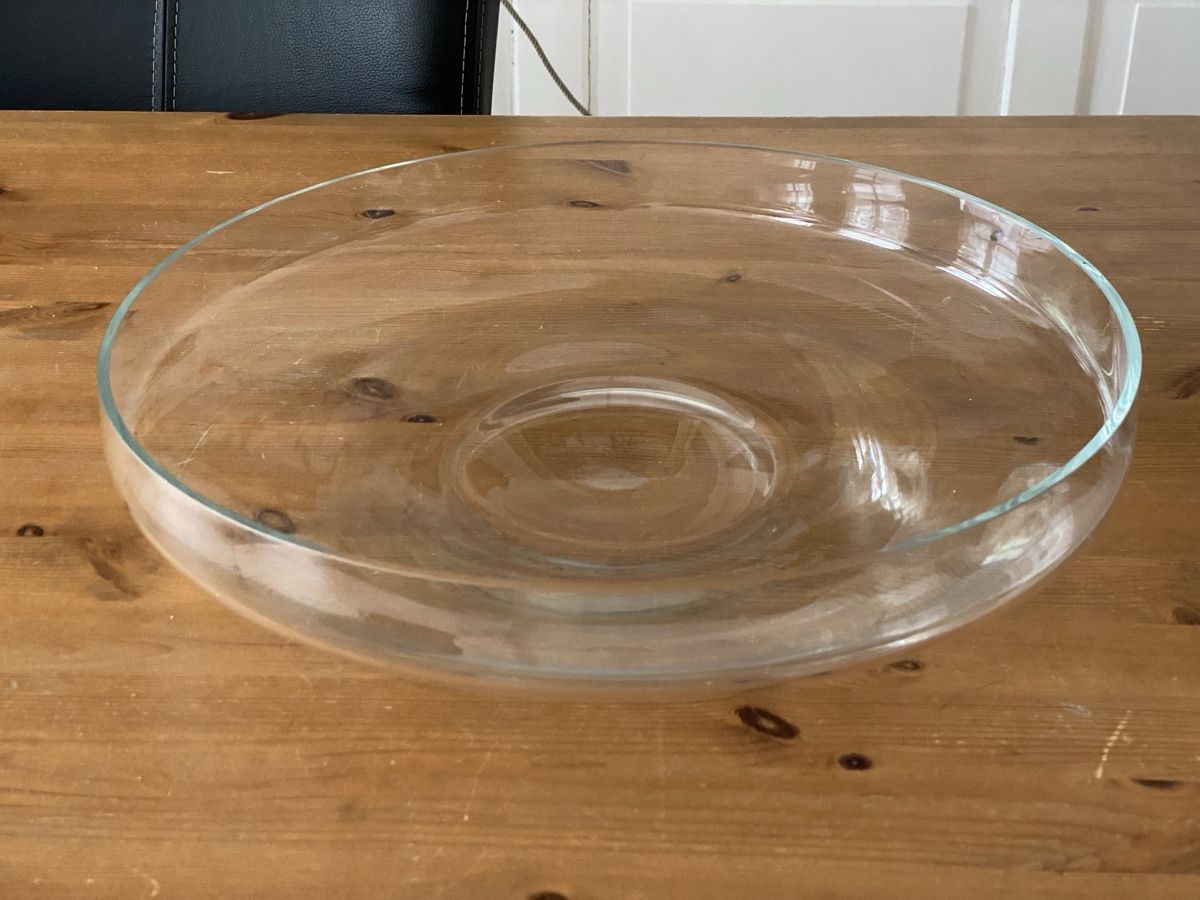 Schalen: Elegante, riesige Glasschale für Früchte oder Deko – Gebraucht aus St.Gallen von kingsamas
