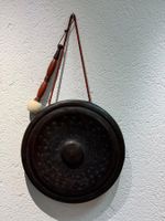 Antiker Gong mit Schlägel, Bronze, Asien