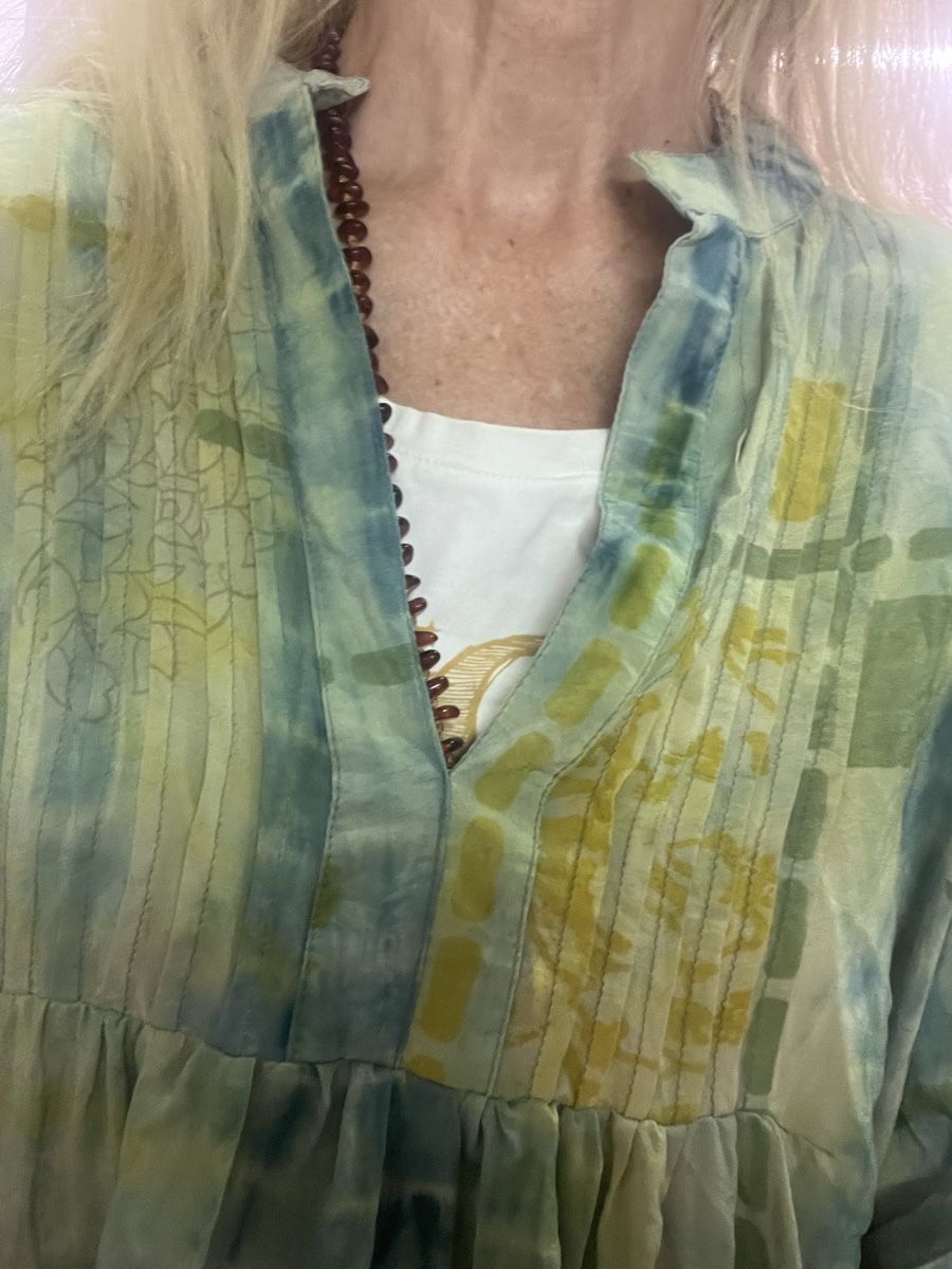 Blusen: Cofur Damen Bluse Seide Grösse S Batik Muster – Gebraucht aus Burgdorf von puppennetz 1