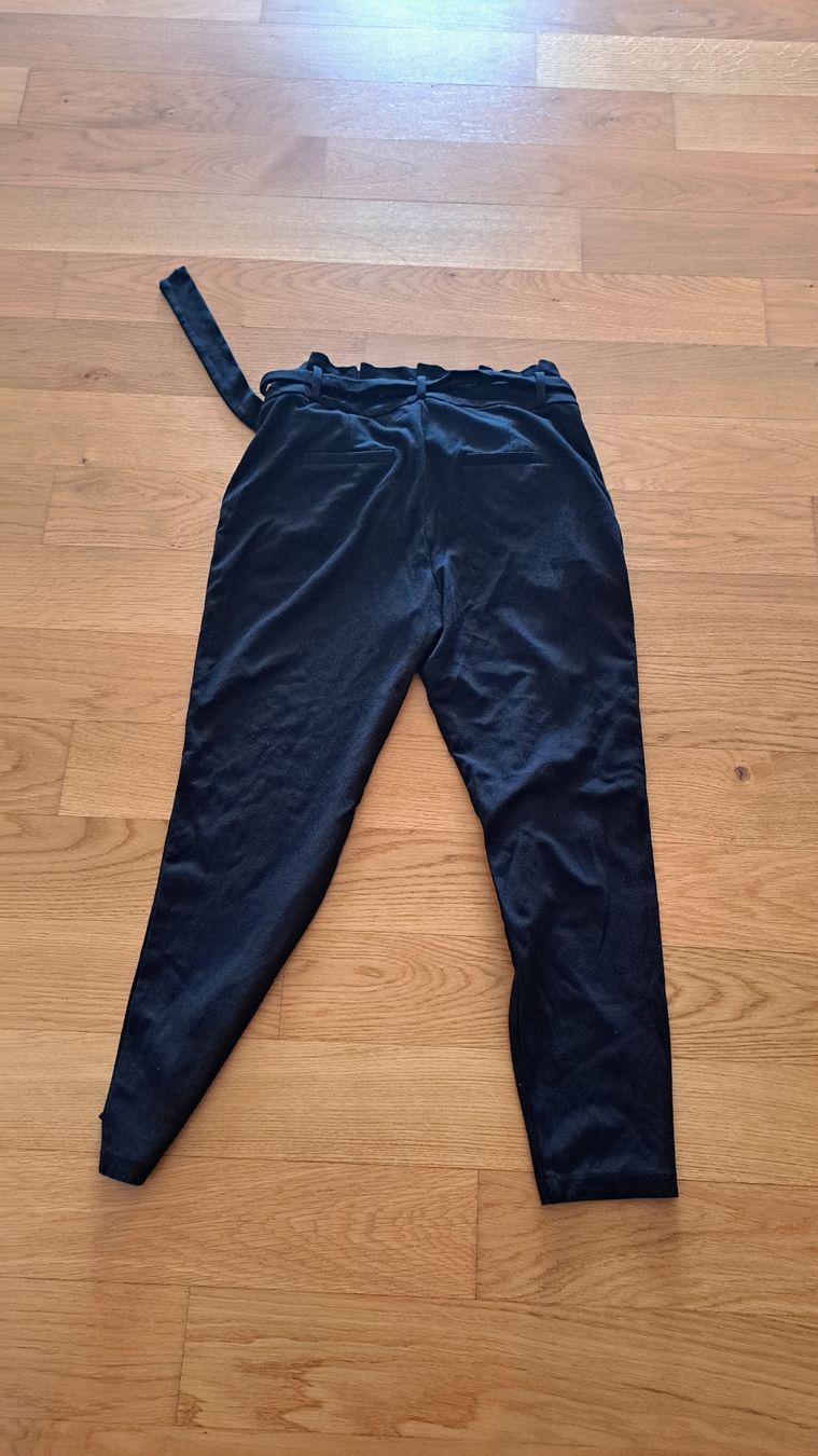 Vero Moda Pantaloni: Stoffhose mit Bindegürtel Vero Moda Schwarz – Usato da Seengen venduto da ja6_65wp 5