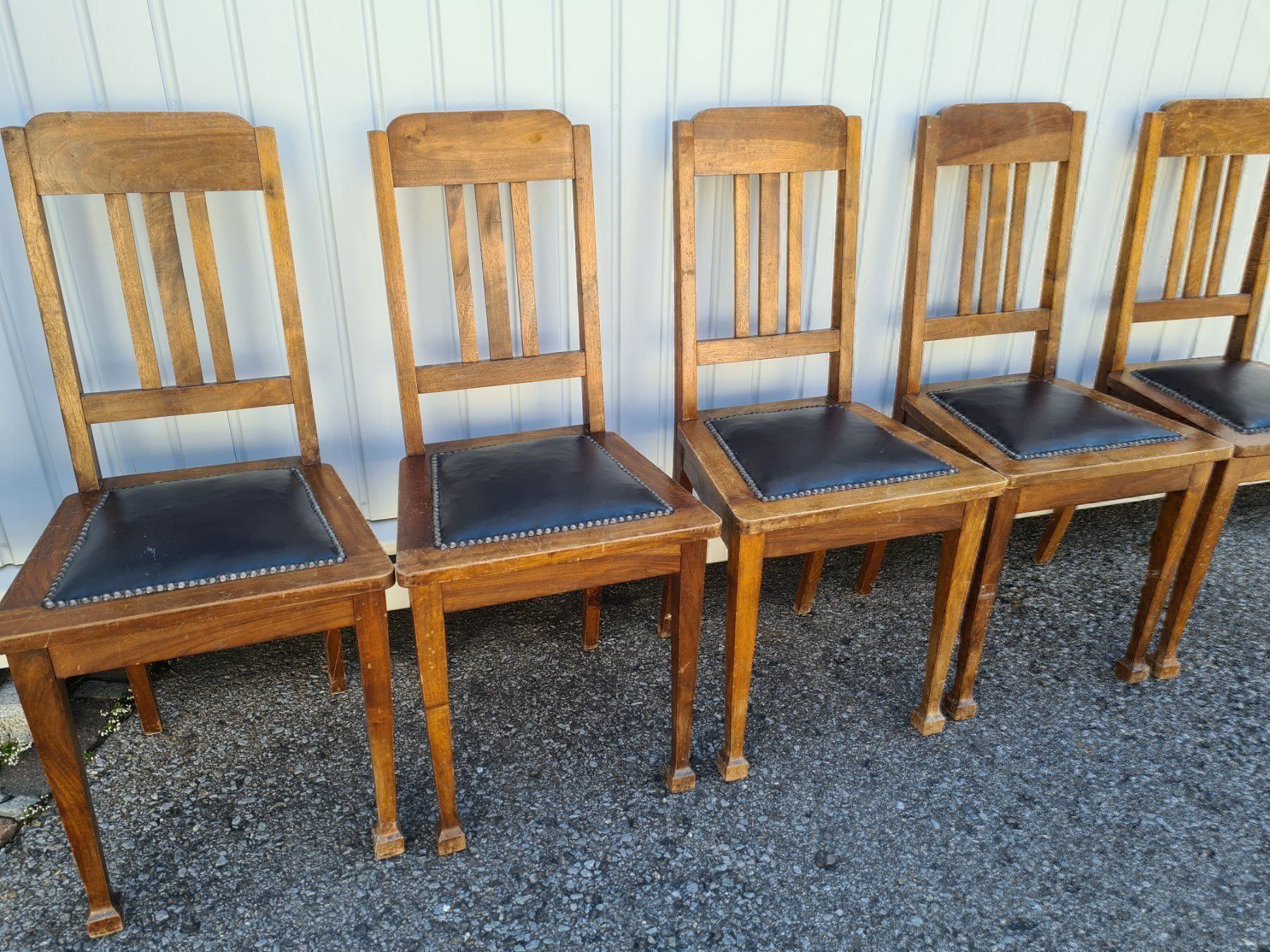 Stühle: 5 chaises en cuir – Gebraucht aus Monthey von 187-zeroo 6