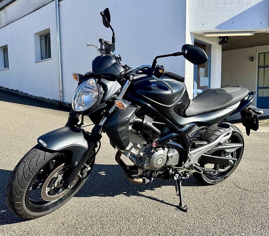 Suzuki Strada: Suzuki SFV650A Gladius ABS MFK – Usato da Lenzburg venduto da DebiM