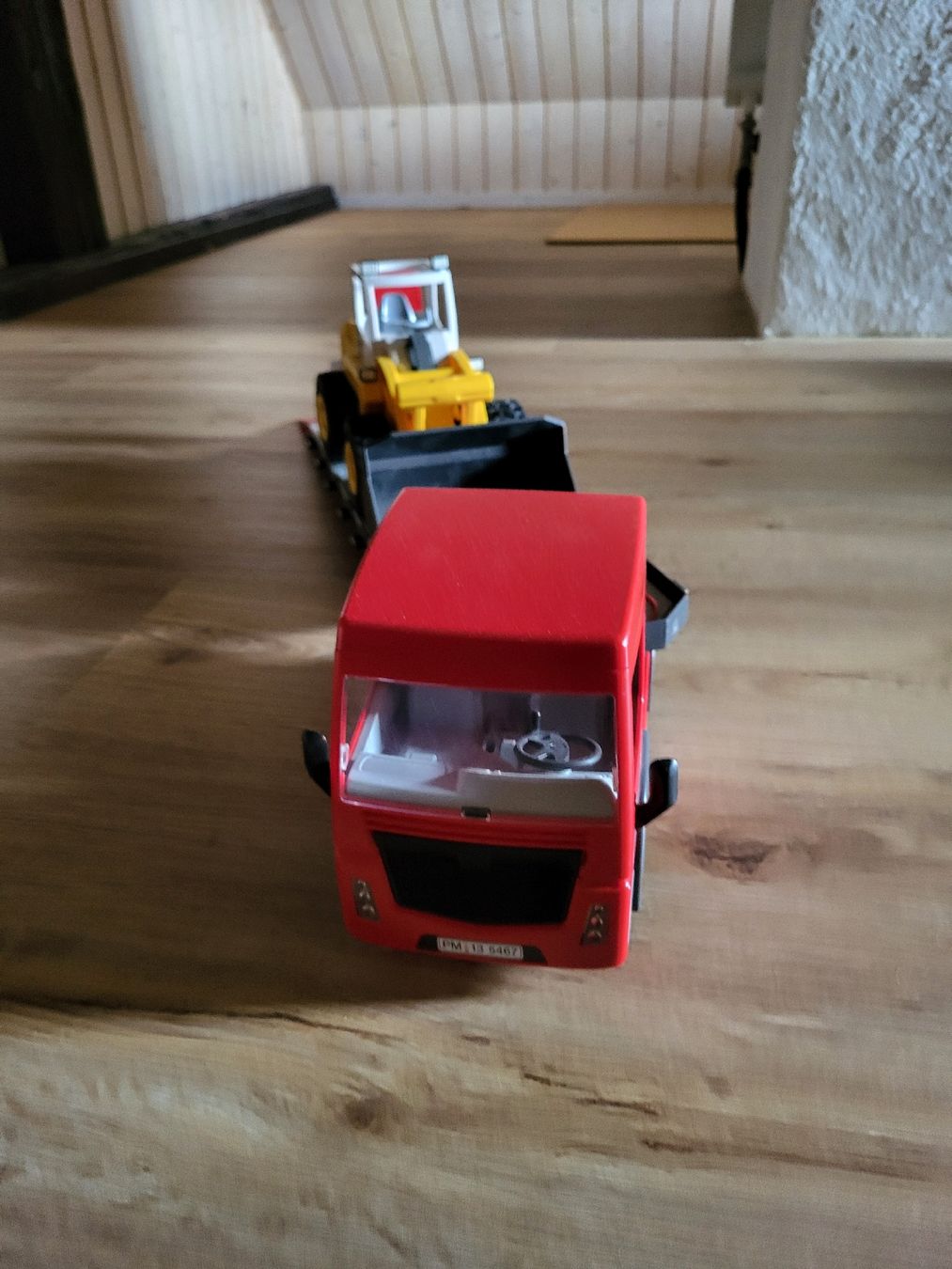 Playmobil Spielzeuge: Playmobil Sattelschlepper mit Bagger – Gebraucht aus Buttikon SZ von and_sck5