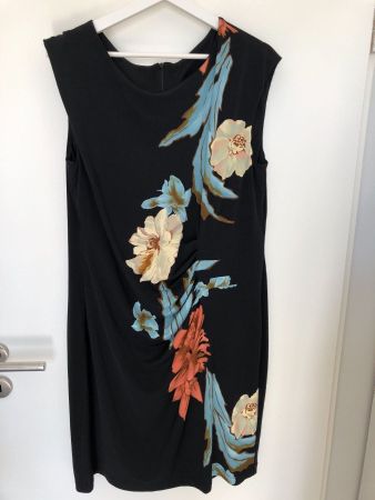 Kleid Sommerkleid eng anliegend