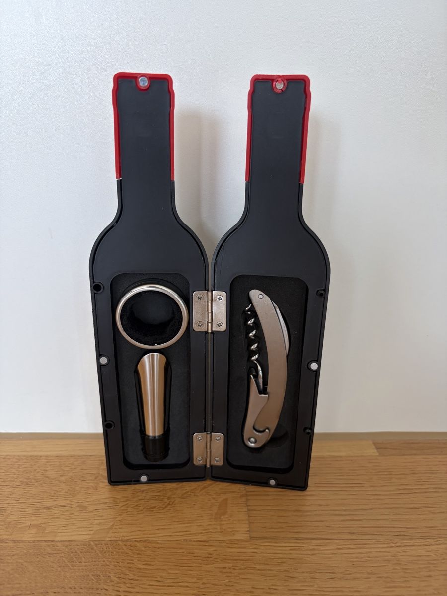 Apribottiglie & Tappi per chiusura: Coffret tire-bouchon vin forme bouteille accessoires complet – Usato da Thalwil venduto da mjgarnier 1