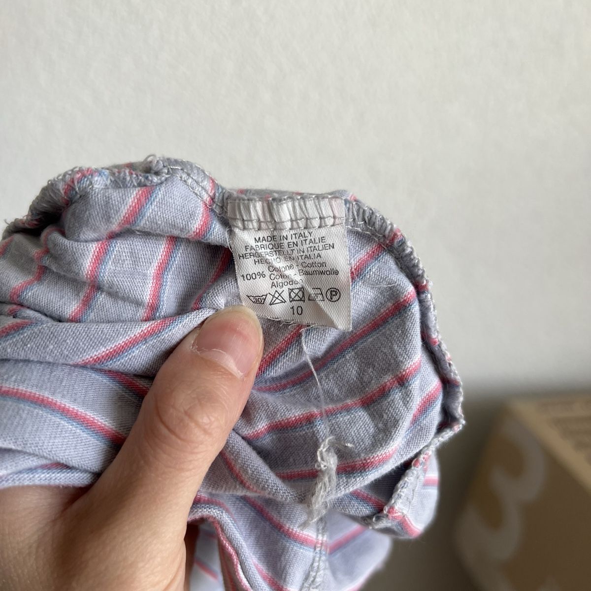 Brandy Melville Top: Brandy Melville Gestreiftes Top Grau Rosa – Nuovo (secondo la descrizione) da Tagelswangen venduto da SpicyChicken 5