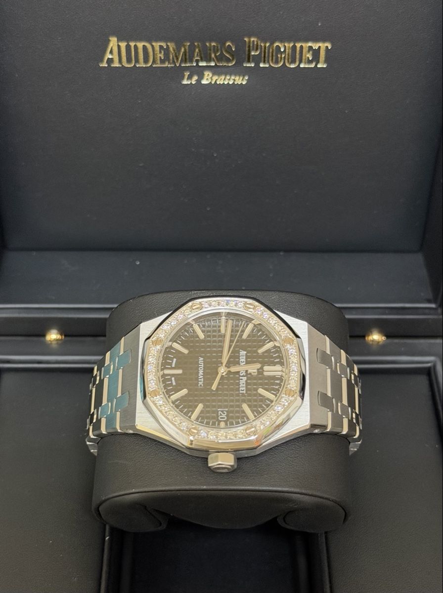 Audemars Piguet Orologi: Audemars Piguet Royal Oak 37mm Diamonds – Usato da Zürich venduto da WATCHROOM 4