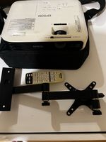 Epson EB-U04 Full HD Beamer + Tasche & Halterung