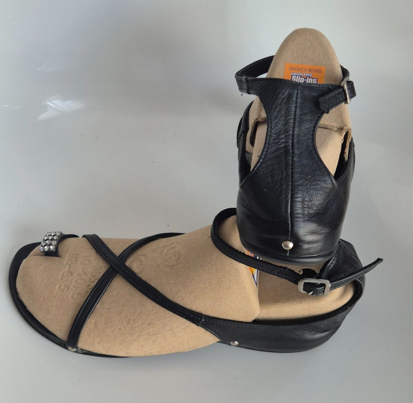 Scarpe da donna: Zehentrenner-Sandalen, Leder, Gr. 39 – Usato da Volketswil venduto da Dokinka 7