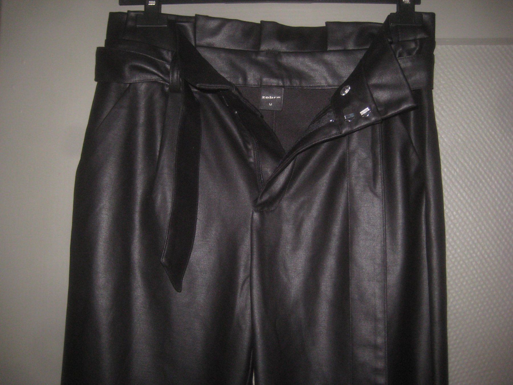 Zebra Hosen: DAMEN  HOSE – Gebraucht aus Uster von flocke1 3