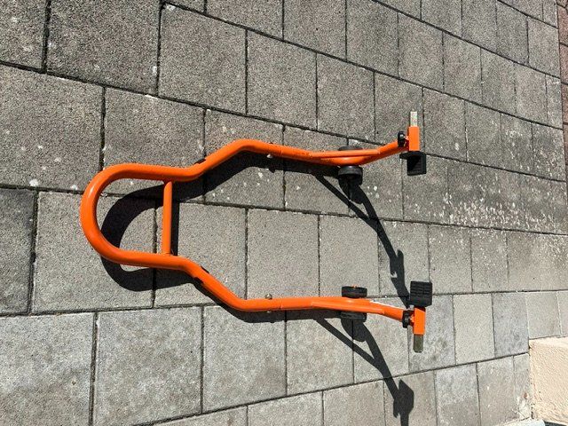 Strasse: Motorradständer Front und Heck – Gebraucht aus schötz von Peujero 1