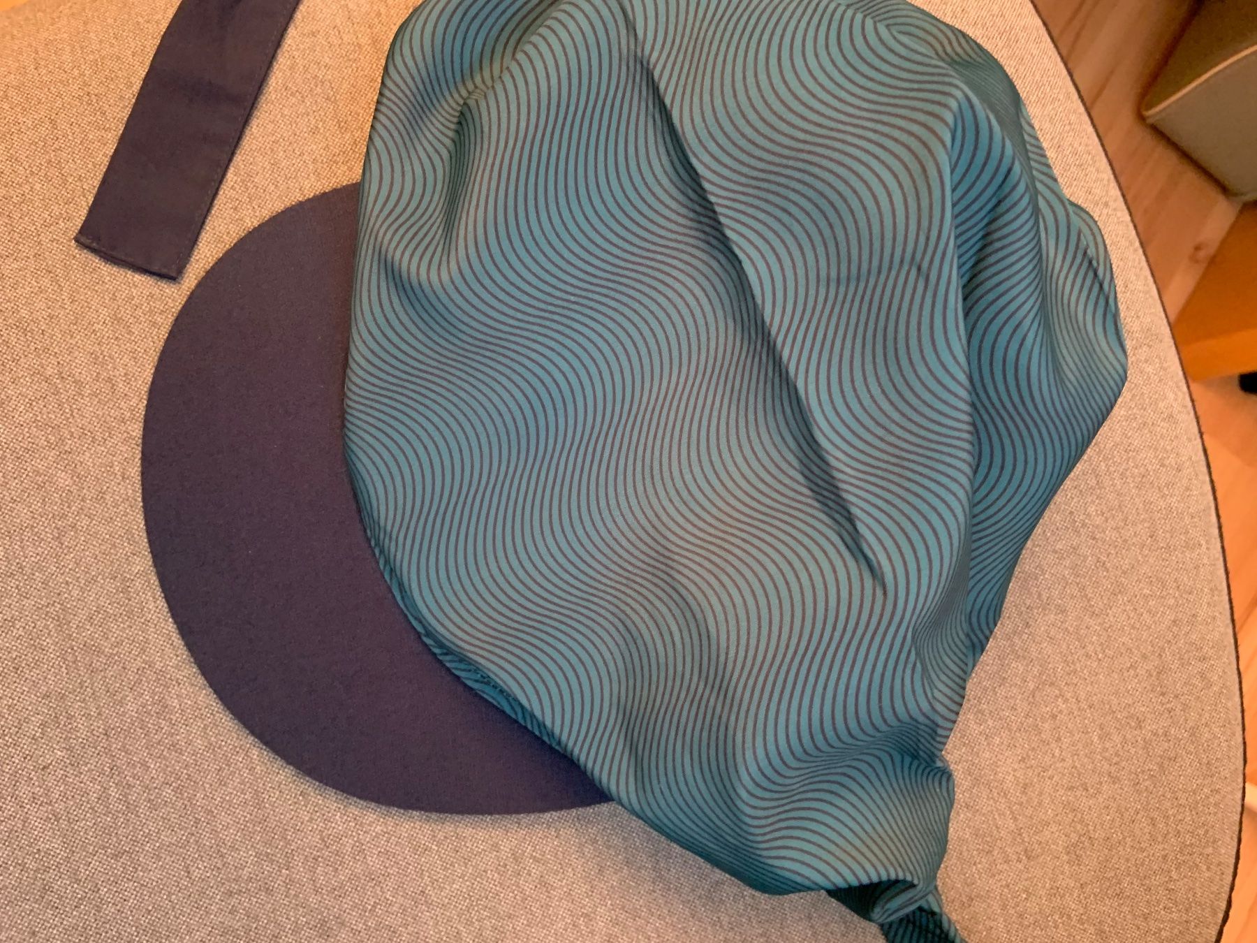 Chapeaux, bonnets & casquettes: Chapeau – D'occasion à Ecublens VD par timily