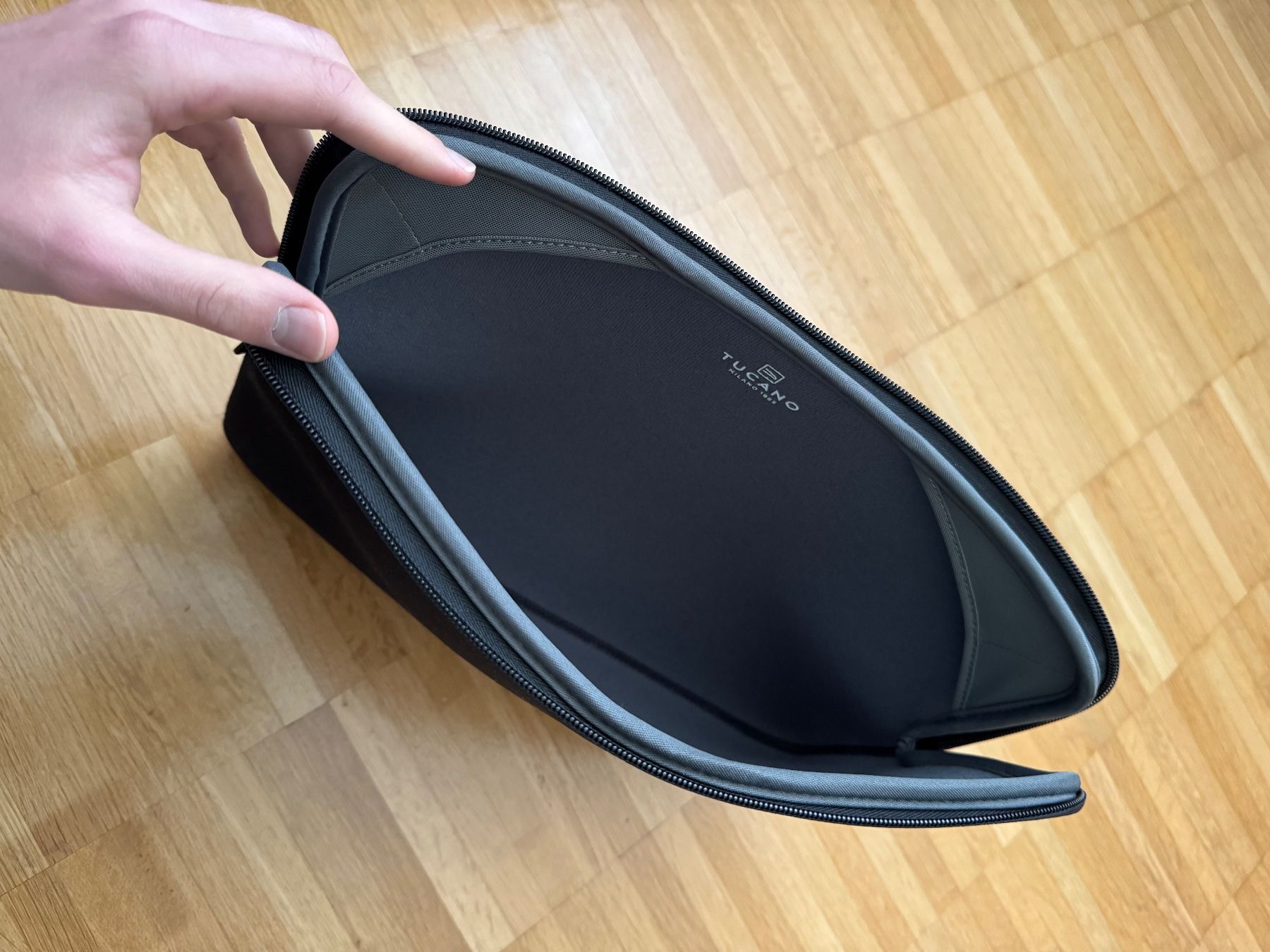 Covers & Borse: Aristos Schreibmappe + 16" Tucano Laptophülle – Usato da Tafers venduto da Florent_Elshani 4