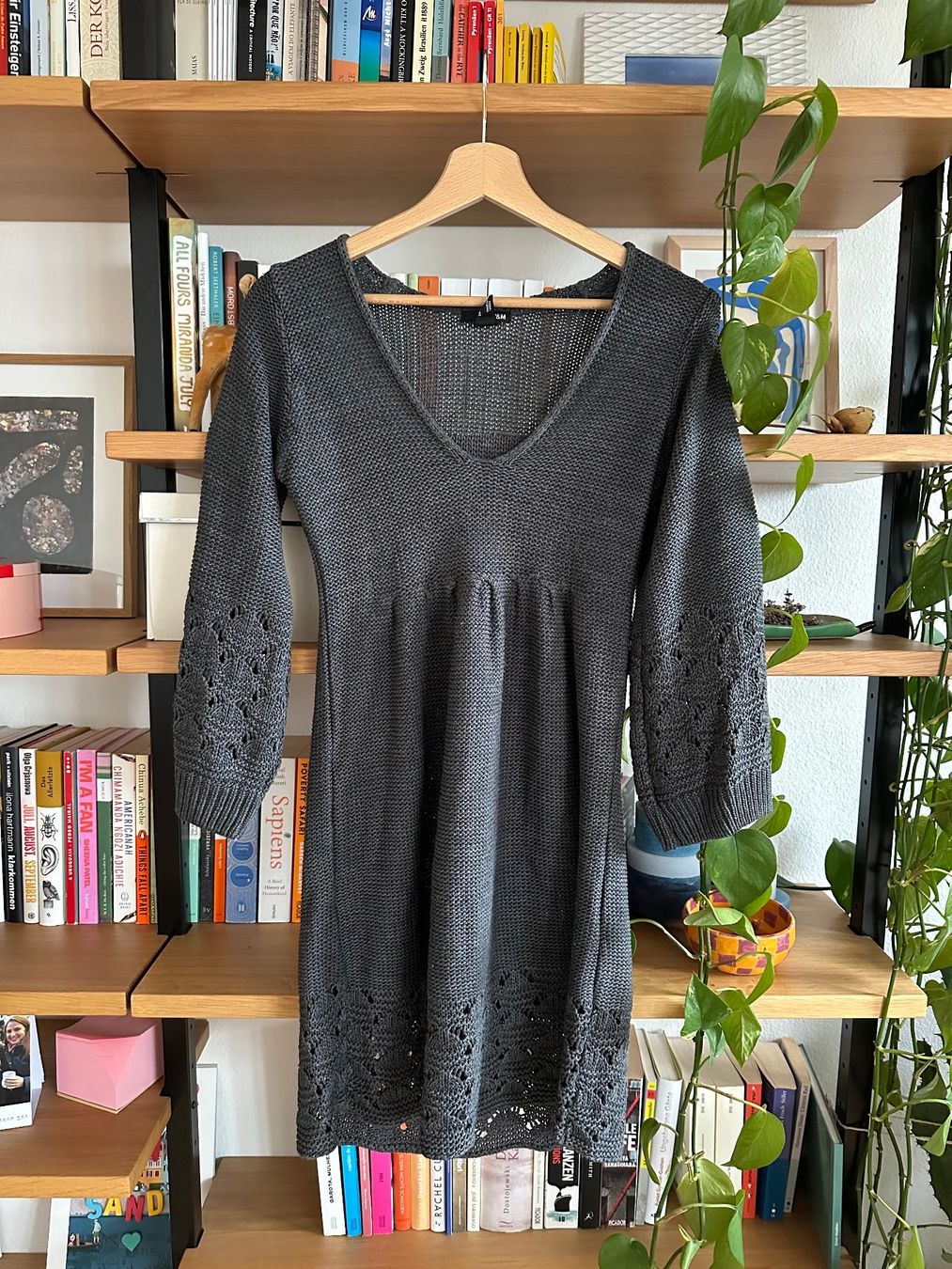 H&M Vestiti: Graues Strickkleid von H&M – Usato da Zürich venduto da Honeyboo