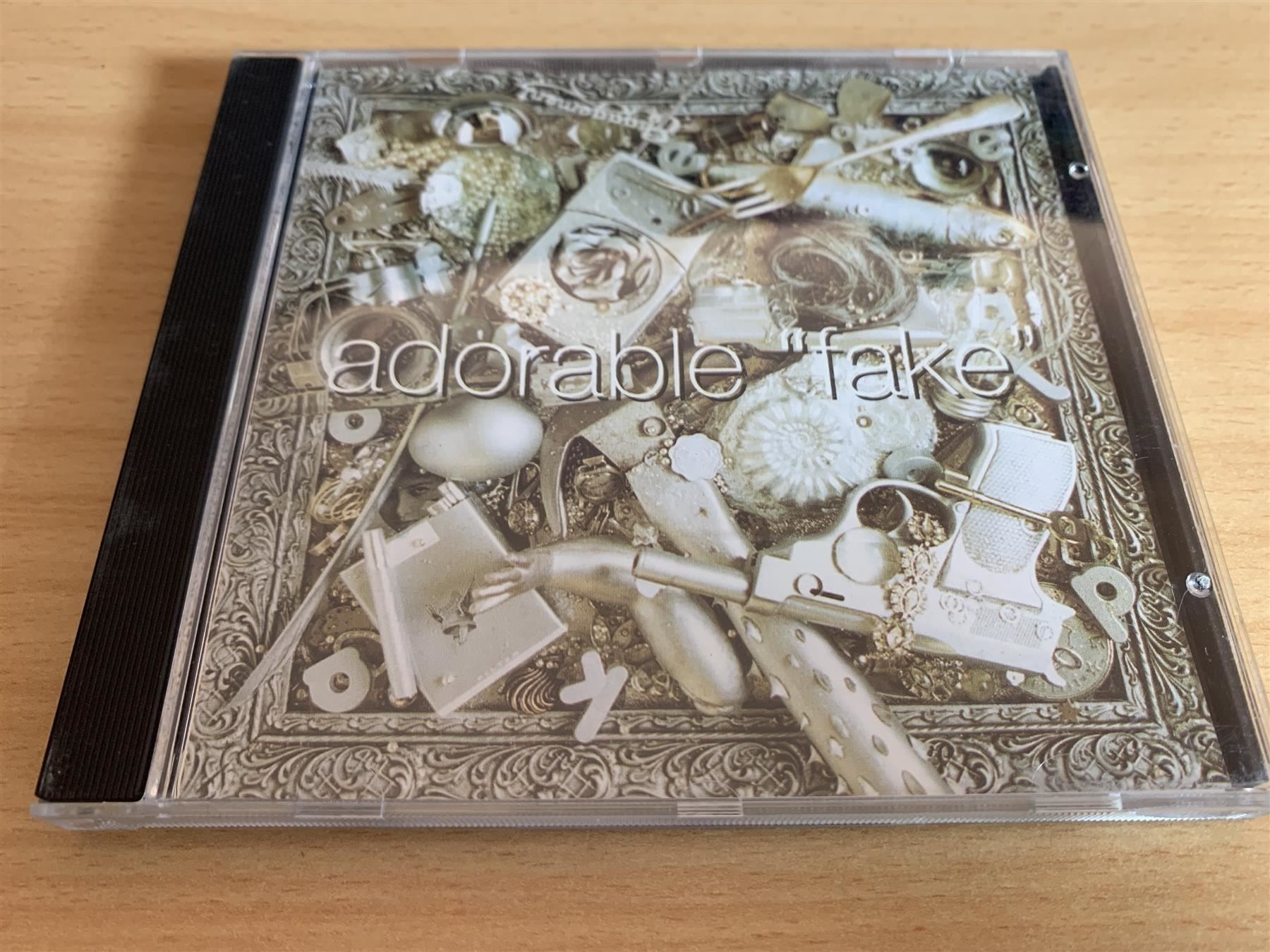 CD: Adorable – Fake – Usato da Rikon im Tösstal venduto da Alpenmutz
