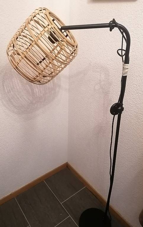 Lampade: Joli lampadaire sur pied comme neuf – Usato da Sion venduto da maxpassion 1