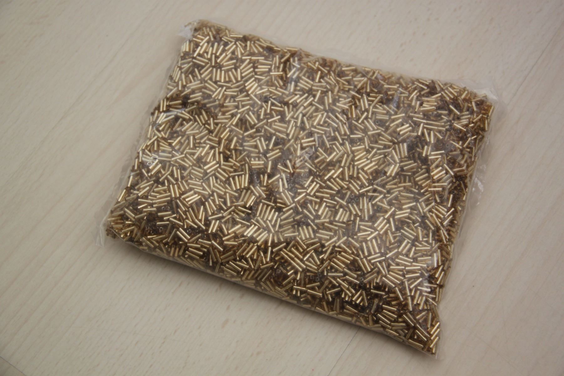 Perle (finte): 0.5kg Perlen: Stiftperlen gold – Nuovo e nell'imballaggio originale da Walterswil SO venduto da Jerry_maus