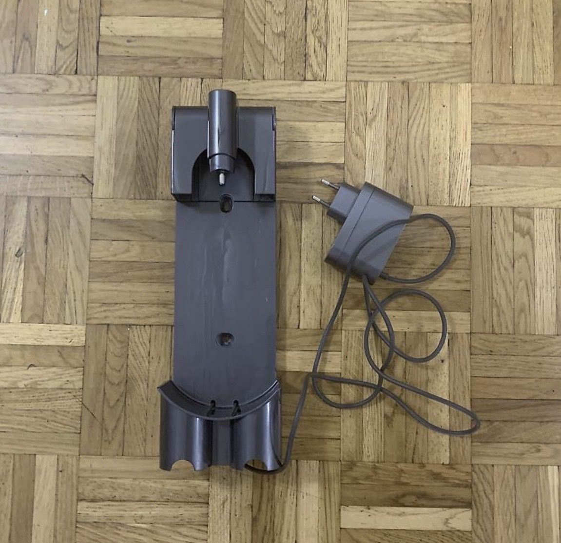 Dyson Staubsauger & Zubehör: Chargeur avec support mural Dyson V7 – Gebraucht aus Lausanne von cjrrviseu
