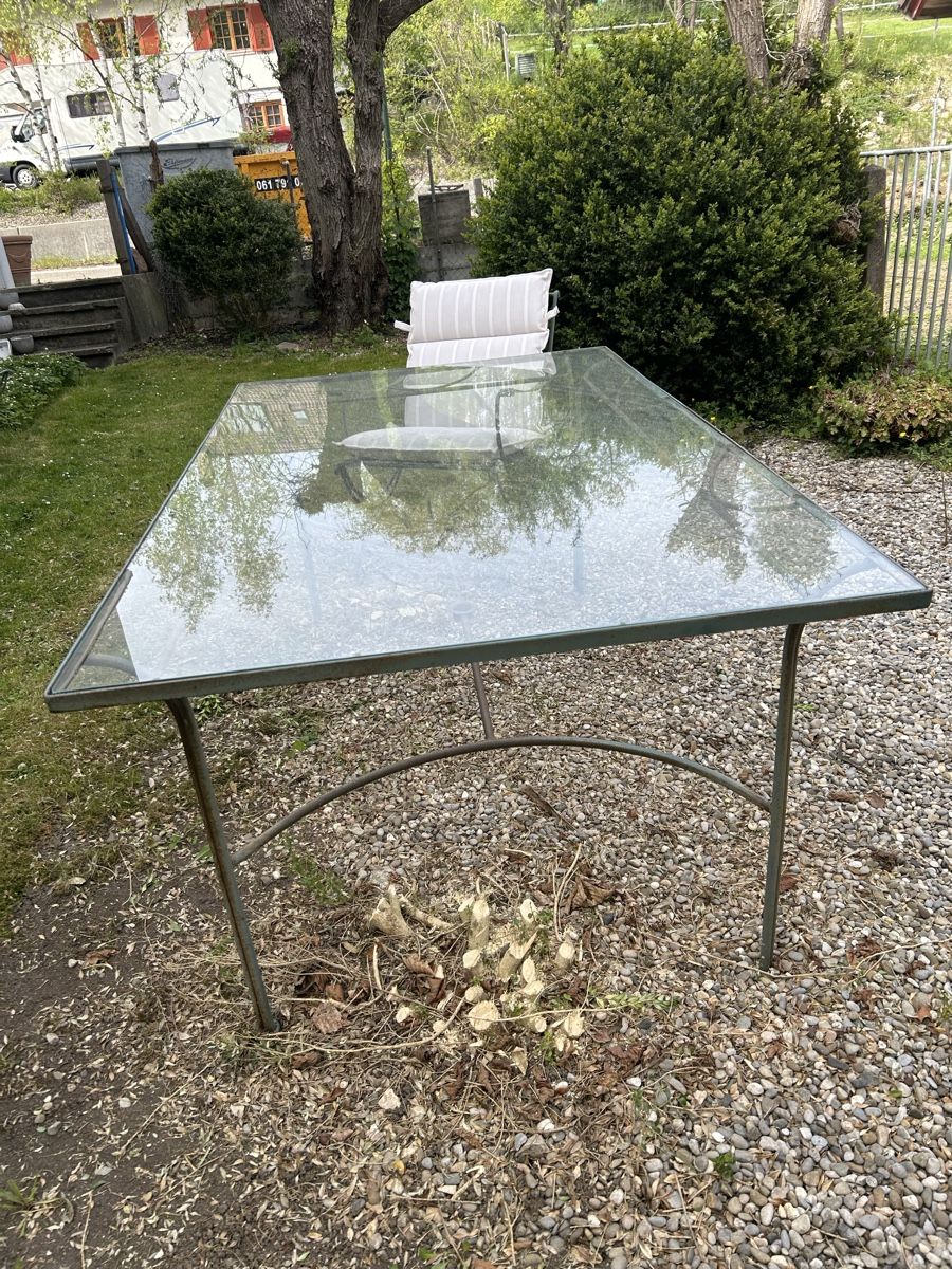 Tavoli: Gartentisch mit 6 Stühlen, 100 % wetterbeständig, robust  – Usato da Bretzwil venduto da Artist6 1