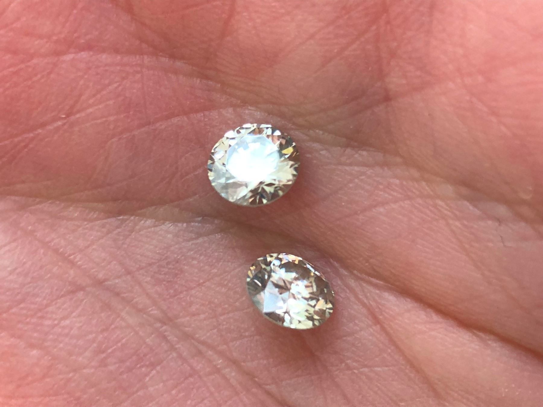 Pietre preziose: 3.51 ct 2pc-VVS1.8 mm Ice White Round Pair Moissanite – Nuovo e nell'imballaggio originale da Genève venduto da AGBERG 4