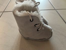 Lammfellschuhe hellblau 16-18