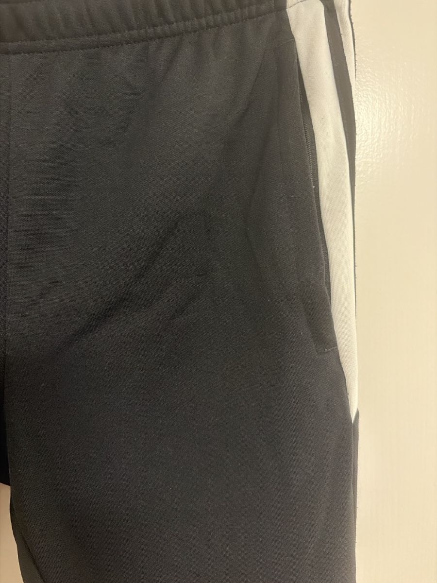 Adidas Pantaloni: Adidas Trainerhose schwarz – Usato da Zürich venduto da gaminev 3