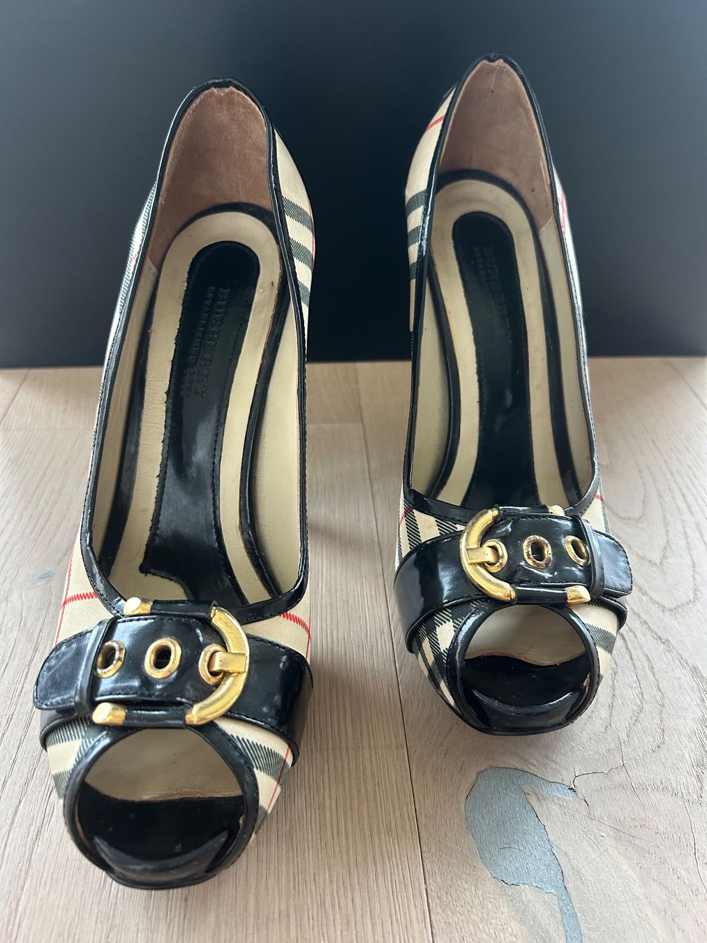 Burberry Scarpe da donna: Burberry Peep Toe Pumps – Usato da Kilchberg ZH venduto da Anie. 1