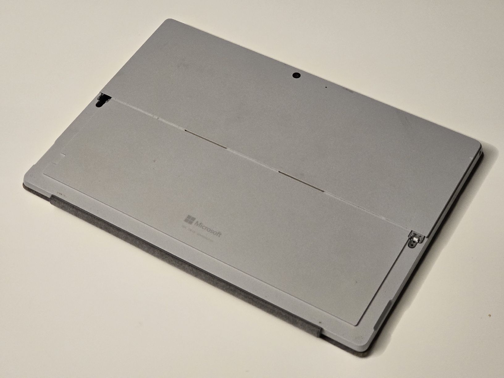 Microsoft Tablet PC: Microsoft Surface Pro 7 i5/8GB/128GB avec défauts – Usato da Le Mouret venduto da Lapinou 3