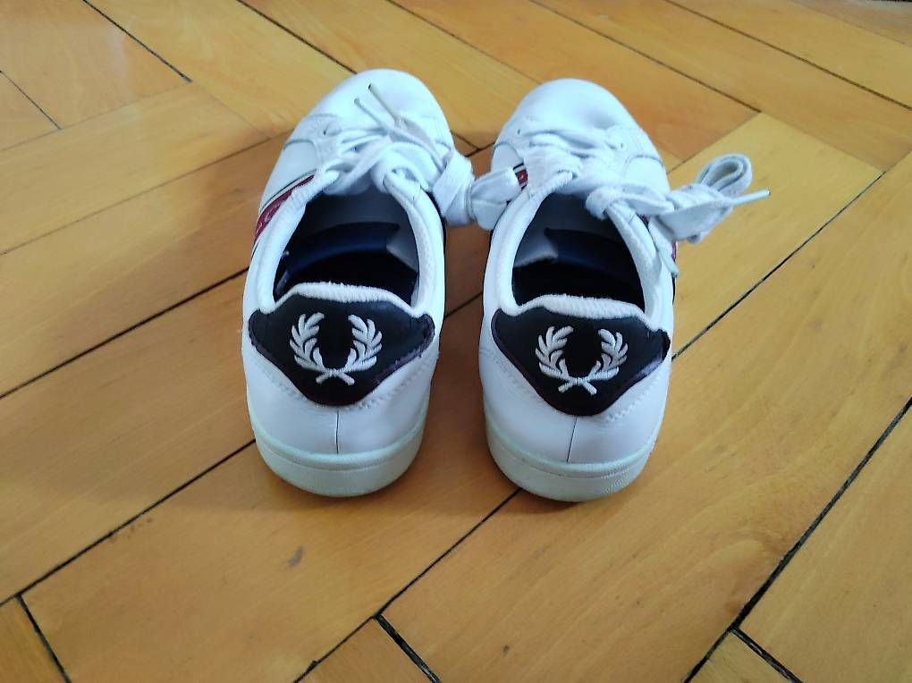 Chaussures femmes: Baskets sneakers Fred Perry 39 – D'occasion à FRIBOURG par bigpolarbears 1