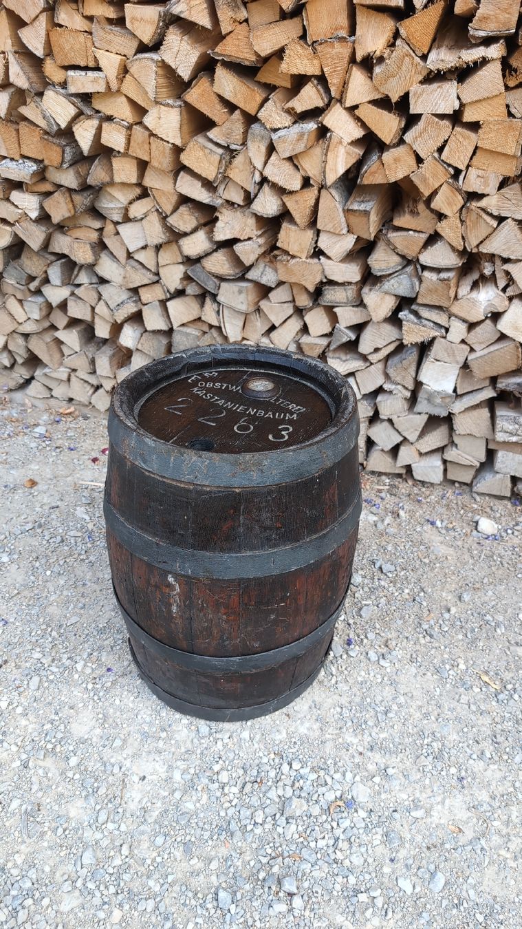 Accessori: antikes kastanienbaum fass  – Usato da Oltingen venduto da gys_2yjc